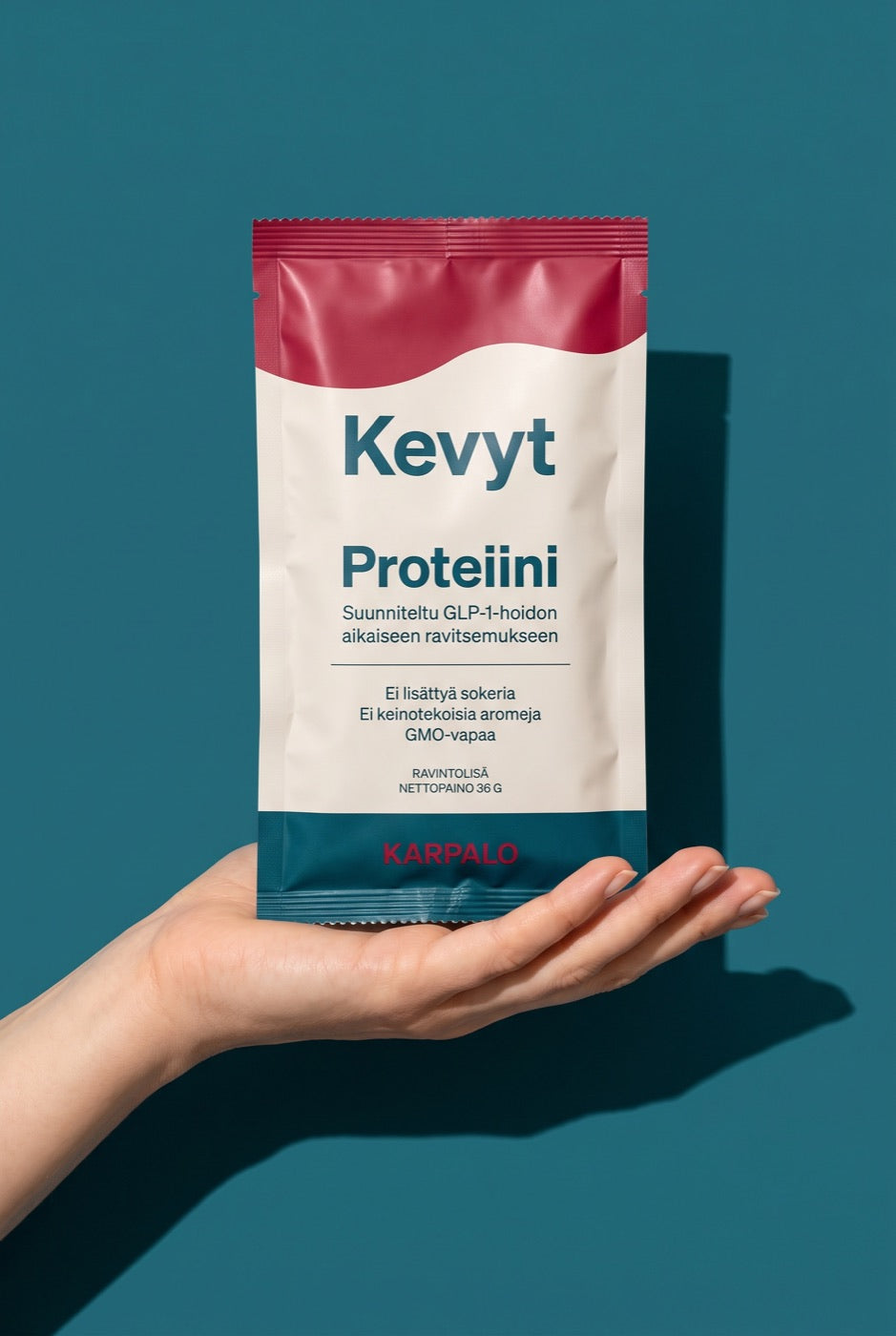 Kevyt-annospussi kädessä